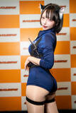 「【コスプレ】異次元ボディのミニ丈ポリスに確保されたい！むちむち太ももが魅力的すぎる美女レイヤーに注目【写真9枚】」の画像2