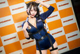 「【コスプレ】異次元ボディのミニ丈ポリスに確保されたい！むちむち太ももが魅力的すぎる美女レイヤーに注目【写真9枚】」の画像5