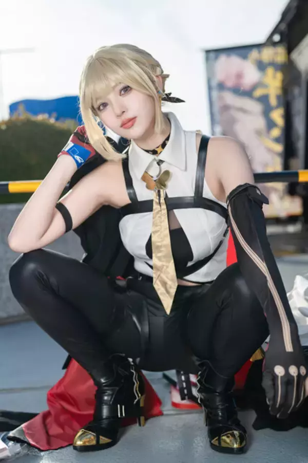 「【コスプレ】ダンスで鍛えた細いウエスト×ヒップラインの曲線美にうっとり！『ゼンゼロ』イヴリンの美女レイヤーが素敵すぎた【写真9枚】」の画像