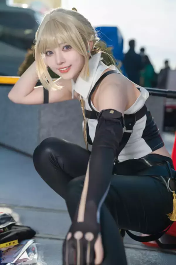 「【コスプレ】ダンスで鍛えた細いウエスト×ヒップラインの曲線美にうっとり！『ゼンゼロ』イヴリンの美女レイヤーが素敵すぎた【写真9枚】」の画像