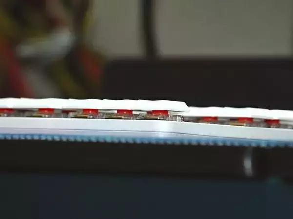 「これは“綾華推し”にとって最高の神器かもしれない―「ロジクールG」×『原神』コラボのキーボード&ヘッドセット“神里綾華特別モデル”を触ってみた！」の画像