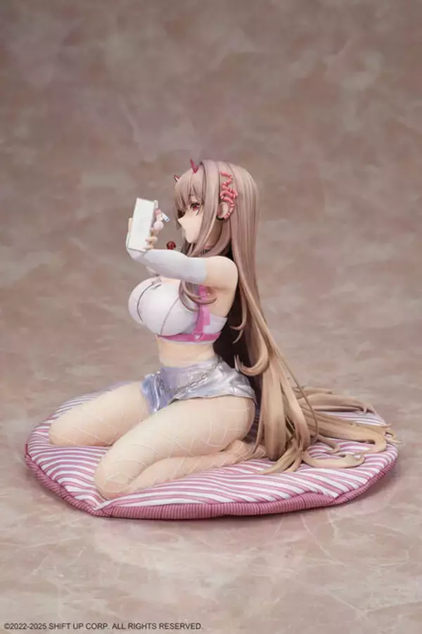 「『勝利の女神：NIKKE』バイパーの1/4スケールフィギュアが予約受付中　バーストスキルの流し目とよだれをセクシーに再現」の画像