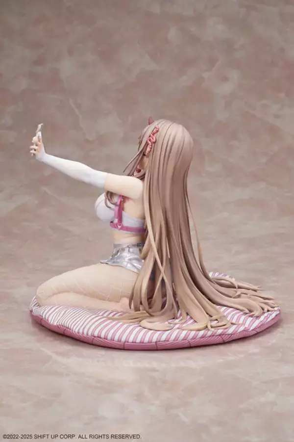 「『勝利の女神：NIKKE』バイパーの1/4スケールフィギュアが予約受付中　バーストスキルの流し目とよだれをセクシーに再現」の画像