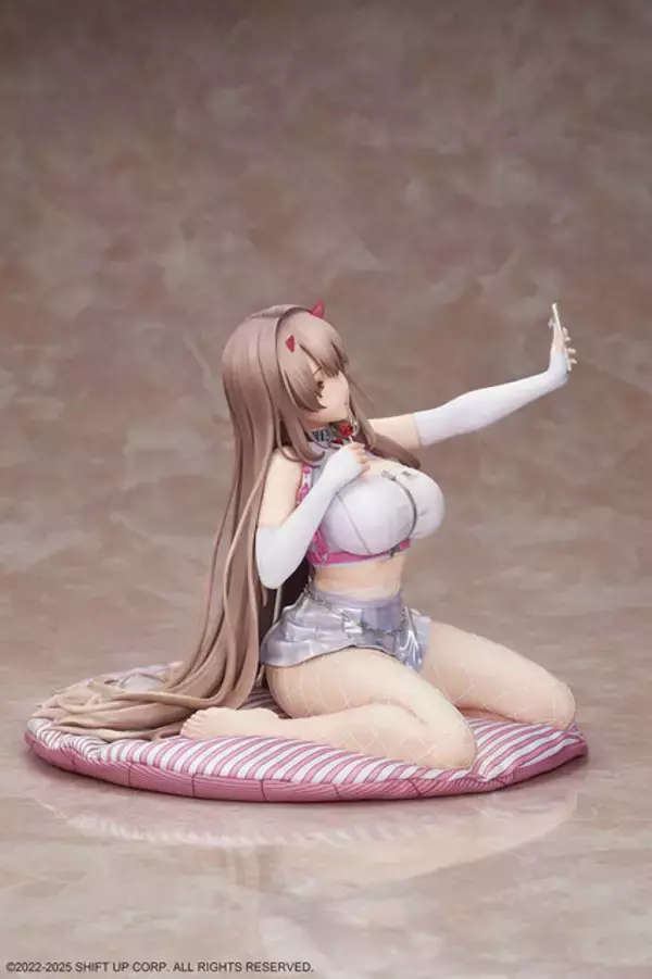「『勝利の女神：NIKKE』バイパーの1/4スケールフィギュアが予約受付中　バーストスキルの流し目とよだれをセクシーに再現」の画像