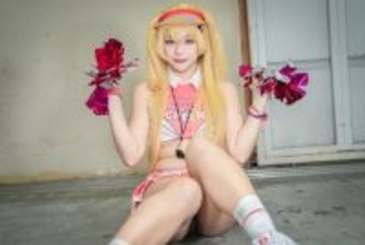 【コスプレ】元気いっぱいの応援とダイナマイトな太ももでテンション爆上げ！『NIKKE』クレイの美女レイヤーが可愛くハッスル【写真10枚】