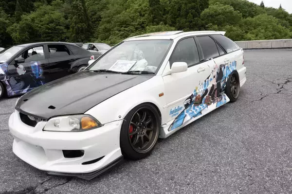 「ガルウィングの湊あくあ＆紫咲シオンがイカす！「ホロライブ」「にじさんじ」など奥伊吹に集まったVTuber痛車まとめ【ARCChampionship 2025フォトレポ】」の画像