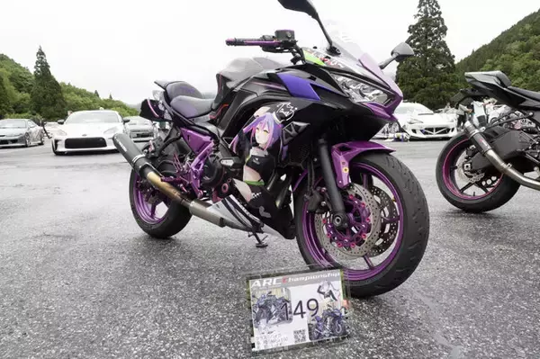 「ガルウィングの湊あくあ＆紫咲シオンがイカす！「ホロライブ」「にじさんじ」など奥伊吹に集まったVTuber痛車まとめ【ARCChampionship 2025フォトレポ】」の画像