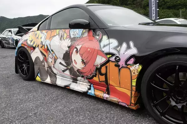 「ガルウィングの湊あくあ＆紫咲シオンがイカす！「ホロライブ」「にじさんじ」など奥伊吹に集まったVTuber痛車まとめ【ARCChampionship 2025フォトレポ】」の画像