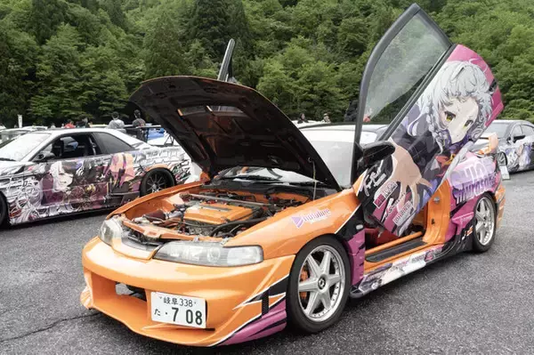 「ガルウィングの湊あくあ＆紫咲シオンがイカす！「ホロライブ」「にじさんじ」など奥伊吹に集まったVTuber痛車まとめ【ARCChampionship 2025フォトレポ】」の画像