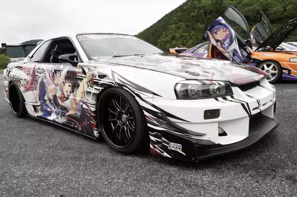 「ガルウィングの湊あくあ＆紫咲シオンがイカす！「ホロライブ」「にじさんじ」など奥伊吹に集まったVTuber痛車まとめ【ARCChampionship 2025フォトレポ】」の画像