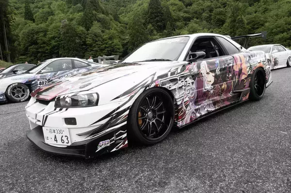 「ガルウィングの湊あくあ＆紫咲シオンがイカす！「ホロライブ」「にじさんじ」など奥伊吹に集まったVTuber痛車まとめ【ARCChampionship 2025フォトレポ】」の画像