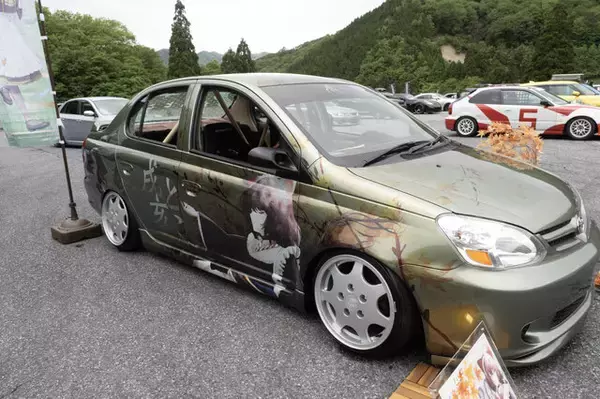 「ガルウィングの湊あくあ＆紫咲シオンがイカす！「ホロライブ」「にじさんじ」など奥伊吹に集まったVTuber痛車まとめ【ARCChampionship 2025フォトレポ】」の画像