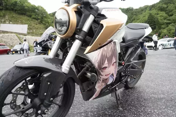 「ガルウィングの湊あくあ＆紫咲シオンがイカす！「ホロライブ」「にじさんじ」など奥伊吹に集まったVTuber痛車まとめ【ARCChampionship 2025フォトレポ】」の画像