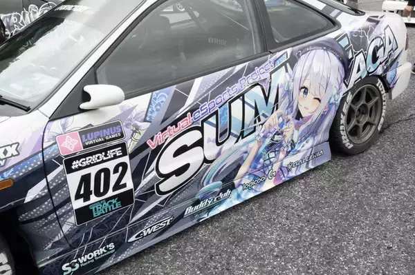 「ガルウィングの湊あくあ＆紫咲シオンがイカす！「ホロライブ」「にじさんじ」など奥伊吹に集まったVTuber痛車まとめ【ARCChampionship 2025フォトレポ】」の画像