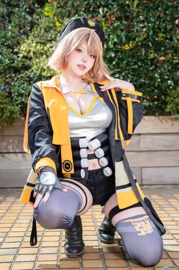 「【コスプレ】魅惑的ポーズと再現度抜群の美ボディが眩しい！チャーミングな『NIKKE』アニスに熱視線【写真8枚】」の画像
