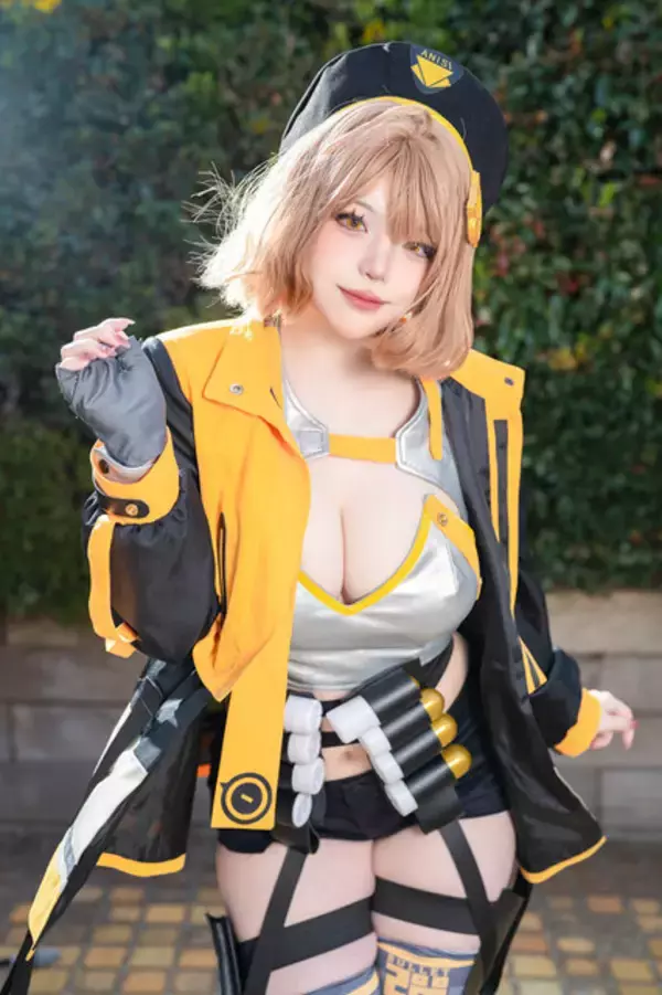 「【コスプレ】魅惑的ポーズと再現度抜群の美ボディが眩しい！チャーミングな『NIKKE』アニスに熱視線【写真8枚】」の画像