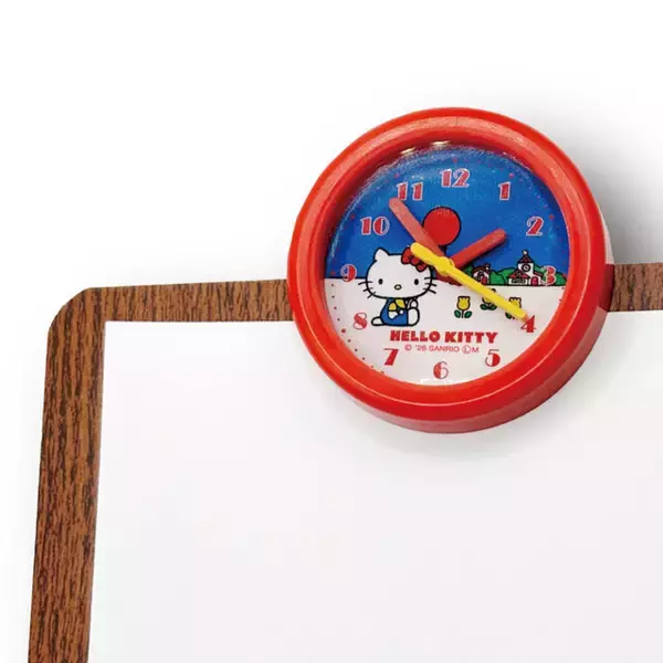 「懐かしさ満載の“レトロ”デザイン！「サンリオキャラクターズ」新作カプセルトイにレッスンバッグ、壁掛け時計風キーホルダーの2種が展開」の画像