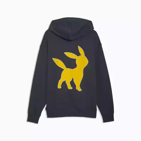 「PUMAから『ポケモン』コラボコレクションが4月2日発売！ピカチュウのバッシュ、ブラッキーとエーフィが可愛いフーディなど豊富なデザイン」の画像