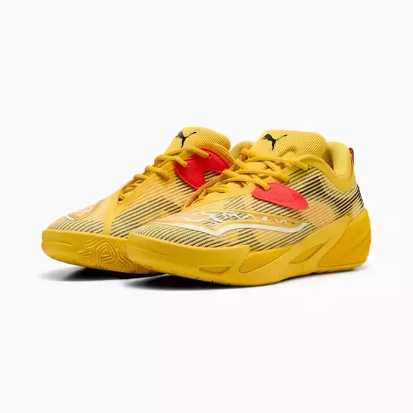 「PUMAから『ポケモン』コラボコレクションが4月2日発売！ピカチュウのバッシュ、ブラッキーとエーフィが可愛いフーディなど豊富なデザイン」の画像