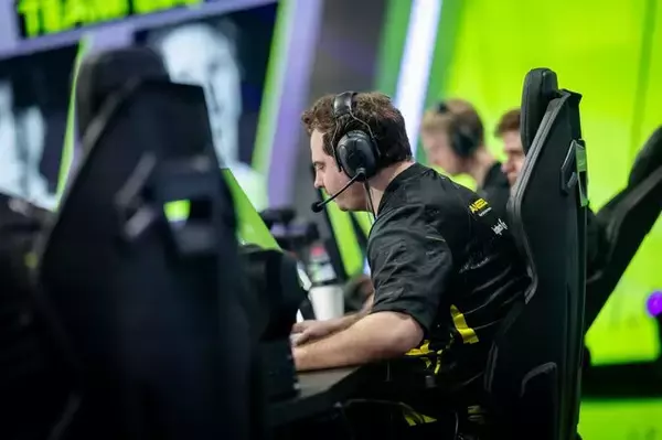 「人気ストリーマー・SHAKAがウクライナ『VALORANT』チーム「NAVI」のウォッチパーティホストに就任…ANGE1応援団長が認められる」の画像