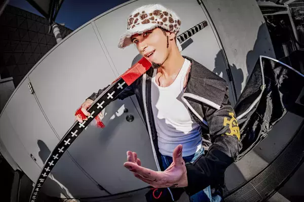 「【コスプレ】46歳大阪のおばちゃんからアイドルまで誰もがコミケを満喫！「呪術廻戦」「ワンピース」など美麗レイヤー7選【写真27枚】」の画像