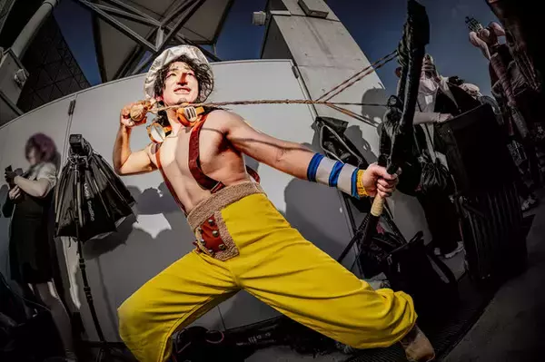 「【コスプレ】46歳大阪のおばちゃんからアイドルまで誰もがコミケを満喫！「呪術廻戦」「ワンピース」など美麗レイヤー7選【写真27枚】」の画像