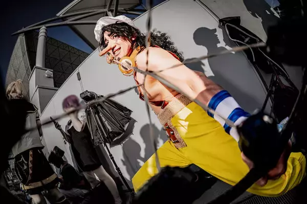 「【コスプレ】46歳大阪のおばちゃんからアイドルまで誰もがコミケを満喫！「呪術廻戦」「ワンピース」など美麗レイヤー7選【写真27枚】」の画像