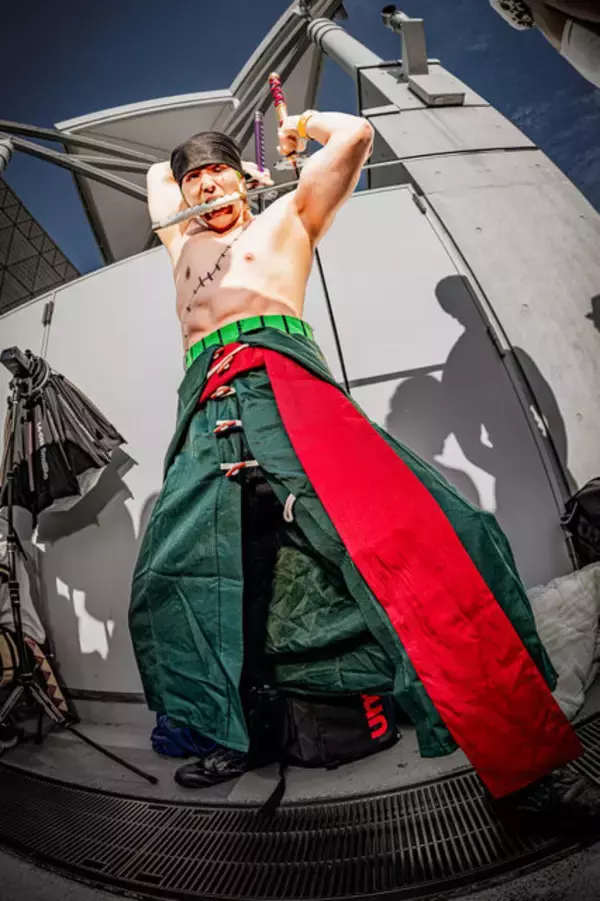 「【コスプレ】46歳大阪のおばちゃんからアイドルまで誰もがコミケを満喫！「呪術廻戦」「ワンピース」など美麗レイヤー7選【写真27枚】」の画像