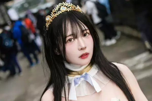 【コスプレ】韓国美女の純白ドレスが妖艶の一言！はち切れんばかりの美ボディ【写真9枚】