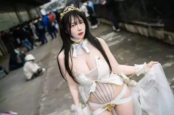 「【コスプレ】韓国美女の純白ドレスが妖艶の一言！はち切れんばかりの美ボディ【写真9枚】」の画像