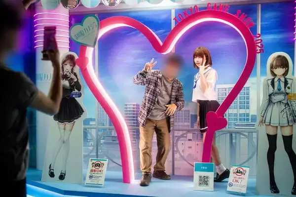 「【コスプレ】めちゃキュートな下級生カノジョがお出迎え！セーラー服の博多美人と“いちゃいちゃ”できる『制服カノジョ3』ブースレポ【TGS2025】」の画像