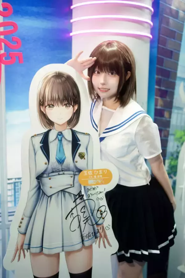 「【コスプレ】めちゃキュートな下級生カノジョがお出迎え！セーラー服の博多美人と“いちゃいちゃ”できる『制服カノジョ3』ブースレポ【TGS2025】」の画像