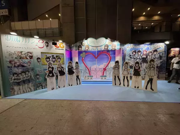 「【コスプレ】めちゃキュートな下級生カノジョがお出迎え！セーラー服の博多美人と“いちゃいちゃ”できる『制服カノジョ3』ブースレポ【TGS2025】」の画像