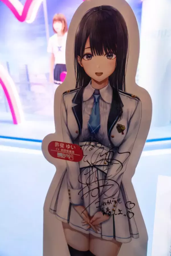 「【コスプレ】めちゃキュートな下級生カノジョがお出迎え！セーラー服の博多美人と“いちゃいちゃ”できる『制服カノジョ3』ブースレポ【TGS2025】」の画像