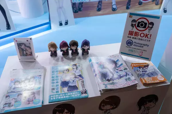 「【コスプレ】めちゃキュートな下級生カノジョがお出迎え！セーラー服の博多美人と“いちゃいちゃ”できる『制服カノジョ3』ブースレポ【TGS2025】」の画像