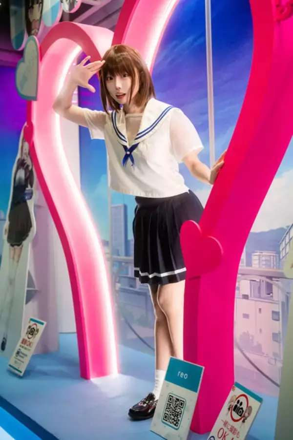 「【コスプレ】めちゃキュートな下級生カノジョがお出迎え！セーラー服の博多美人と“いちゃいちゃ”できる『制服カノジョ3』ブースレポ【TGS2025】」の画像