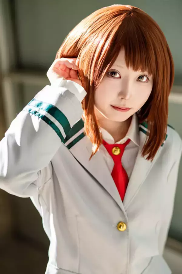 「【コスプレ】新人美少女レイヤーの「ヒロアカ」お茶子は笑顔が尊い！フレッシュさ全開の爽やかな制服姿が可愛かった【写真9枚】」の画像