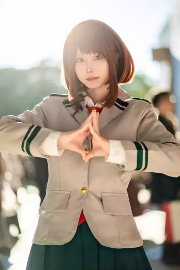 「【コスプレ】新人美少女レイヤーの「ヒロアカ」お茶子は笑顔が尊い！フレッシュさ全開の爽やかな制服姿が可愛かった【写真9枚】」の画像