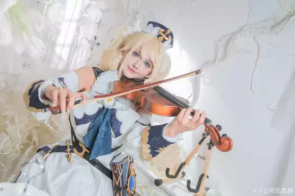 「『原神』バーバラ誕生日記念コスプレイヤーまとめ！水着ではしゃいだり、肉を頬張ったり、演奏をしたり、天真爛漫です【写真46枚】」の画像