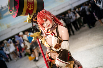 【コスプレ】重厚感あふれる美ボディを躍動させながらハンマーを振り回す！マリン船長のファンタジー衣装が迫力満点で可愛すぎ【写真8枚】