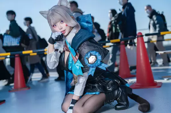 「【コスプレ】猫耳×ミニスカ衣装がメロい！『原神』リネットは美スタイルが際立つ黒タイツとにゃんこな仕草で誘惑してくる【写真9枚】」の画像