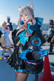 「【コスプレ】猫耳×ミニスカ衣装がメロい！『原神』リネットは美スタイルが際立つ黒タイツとにゃんこな仕草で誘惑してくる【写真9枚】」の画像8