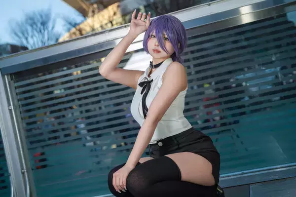 「【コスプレ】美しいボディラインと人懐っこい表情のレゼが可愛すぎ！美脚×細いウエストが際立つ魅惑的なポージングも必見【写真9枚】」の画像