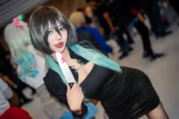 【コスプレ】形の良い美ヒップのS字カーブが素晴らしい！まるで等身大フィギュアな「極楽街」虚のスレンダー美女が妖艶だった【写真8枚】