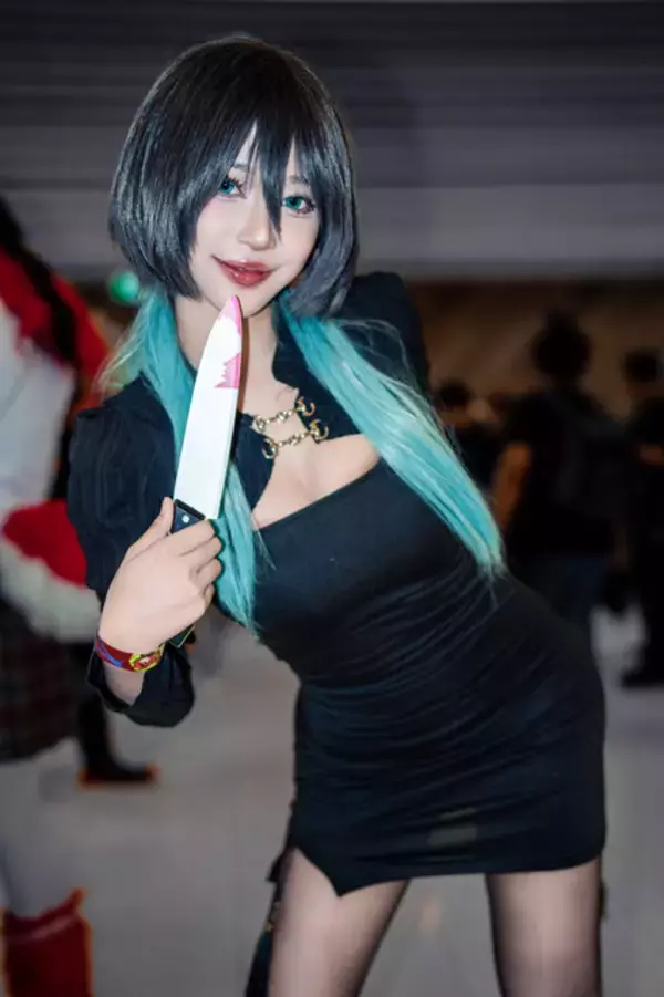 「【コスプレ】形の良い美ヒップのS字カーブが素晴らしい！まるで等身大フィギュアな「極楽街」虚のスレンダー美女が妖艶だった【写真8枚】」の画像