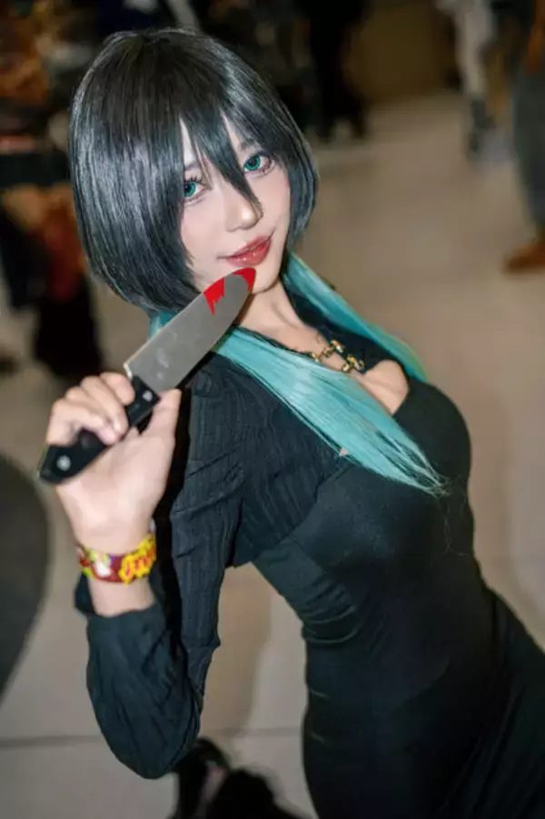 「【コスプレ】形の良い美ヒップのS字カーブが素晴らしい！まるで等身大フィギュアな「極楽街」虚のスレンダー美女が妖艶だった【写真8枚】」の画像