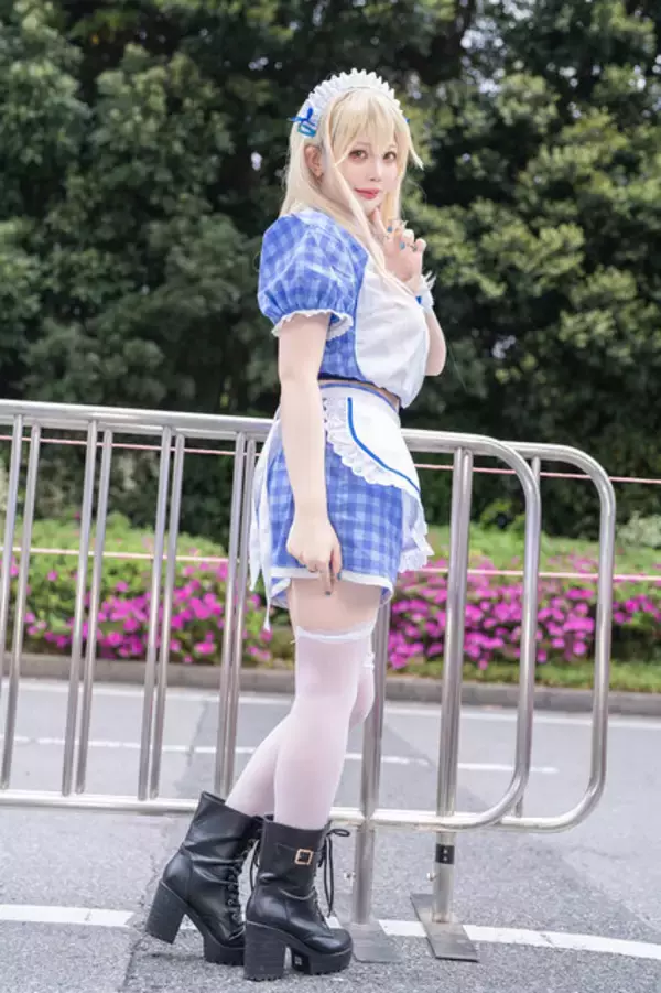 「【コスプレ】スイーツはいかがですか？『NIKKE』ティアの甘々カフェ店員姿の可愛さにメロメロ【写真8枚】」の画像