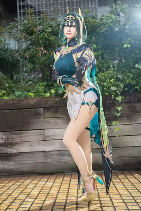 「【コスプレ】どこまでも伸びる長い脚！スタイル抜群の美女レイヤーによる再現度高すぎな『原神』ネフェルに驚愕【写真8枚】」の画像