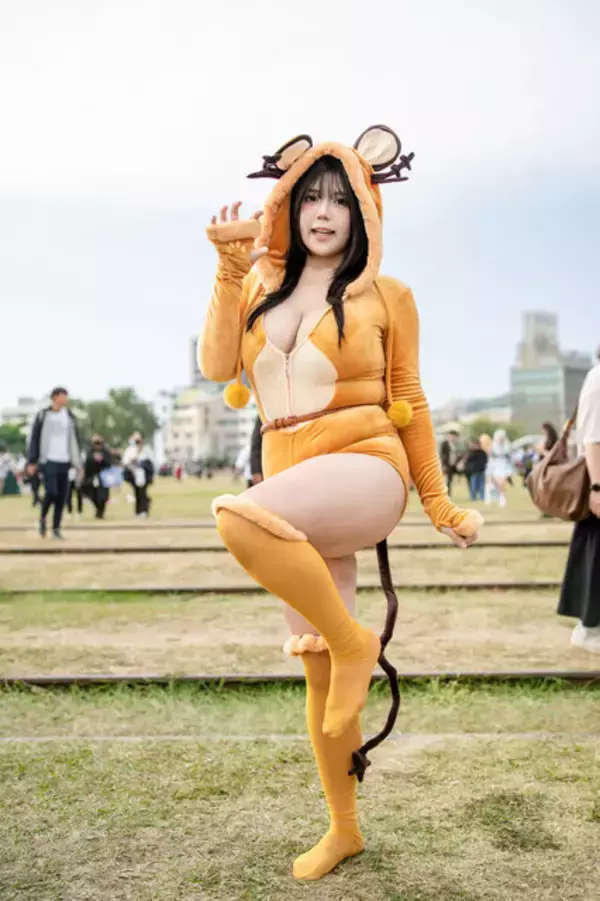 「【コスプレ】台湾で野生の『ポケモン』デデンネを発見！迫力満点のむちむち美ボディに見惚れてしまう【写真6枚】」の画像