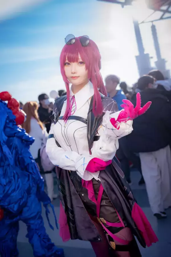 「【コスプレ】コミケを彩る美女レイヤー大集合！『崩スタ』『NIKKE』、人気VTuberまで」の画像